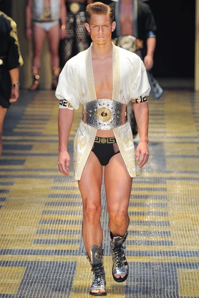 Look 3